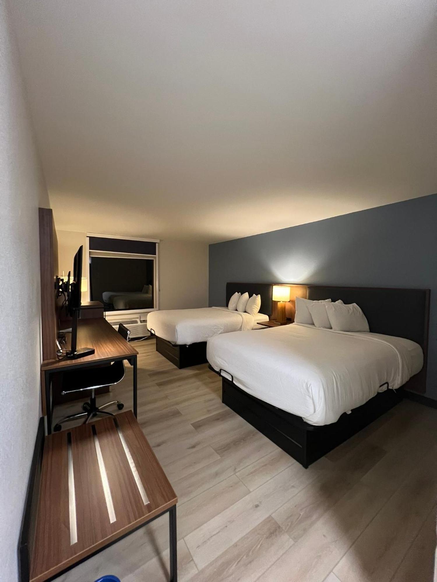 Wingate By Wyndham Dublin Near Claytor Lake State Park Buitenkant foto